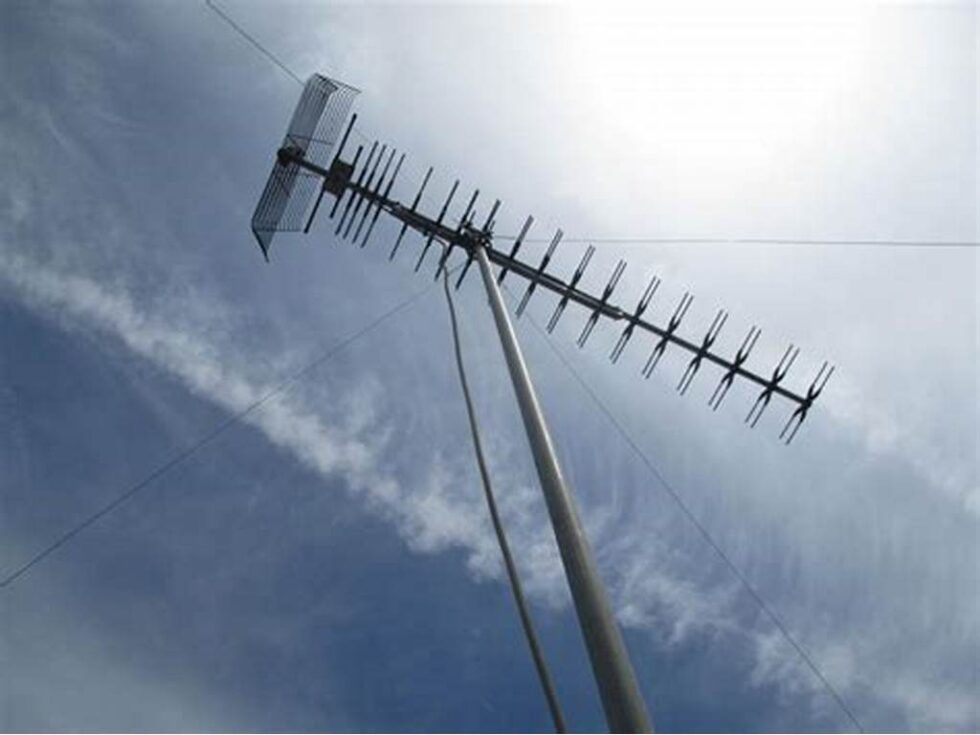 c-mo-orientar-una-antena-tdt-de-forma-sencilla-y-eficaz-electricidad-a
